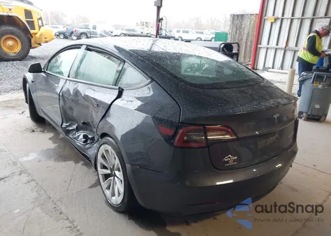 2022 Tesla Model 3 Long Range Dual Motor All-Wheel Drive z USA, uszkodzony, nr VIN 5YJ3E1EB3NF192506
